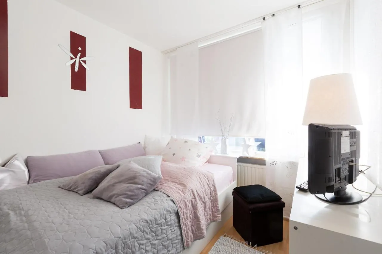 Deutsche Messe Zimmer - Private Apartments Hannover Exhibition Center Alloggio in famiglia